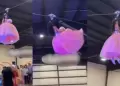 Quincea�era hace su ingreso volando en una tirolesa, pero todo sale mal: "Apaguen eso, se va a caer"