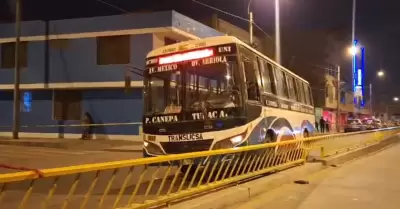 Balean chofer con bus lleno de pasajeros