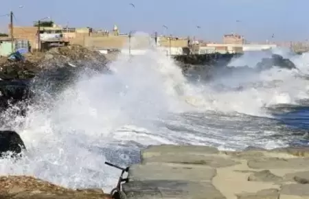 Cierran playas de de Barranca por fuertes oleajes