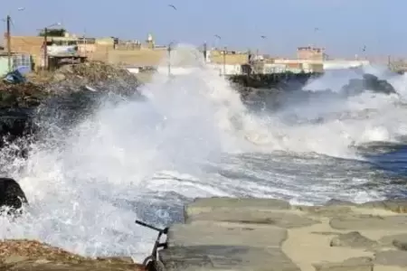 Cierran playas de de Barranca por fuertes oleajes