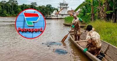 Las manchas de petr�leo en el r�o Mara��n ponen en riesgo la vida de las comunid