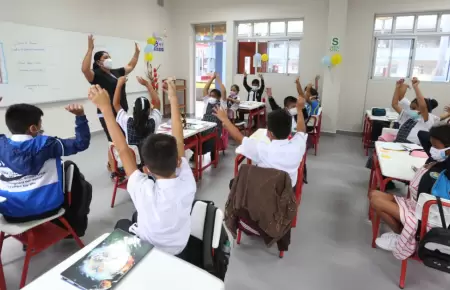 Gobierno anuncia retorno a clases presenciales ante mejora de panorama por crisi