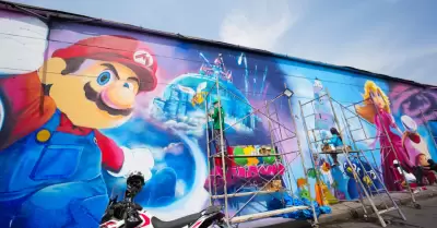 Realizan espectacular mural de Mario Bros en c�ntrico punto de Lima.