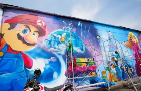 Realizan espectacular mural de Mario Bros en c�ntrico punto de Lima.