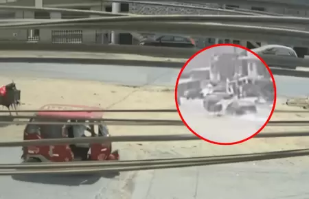 Auto embisti� a mototaxi y dej� dos heridos de gravedad en Ventanilla