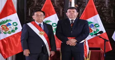 Presidente Jos� Mar�a Balc�zar tom� juramento a Juan Carlos Velasco.