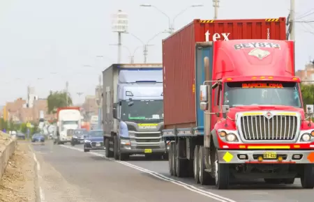 Transporte de carga pesada funciona parcialmente pese a paro