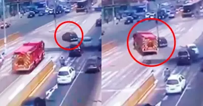 Bomberos lograr esquivar por poco auto que se cruz� mientras se dirig�an a una e