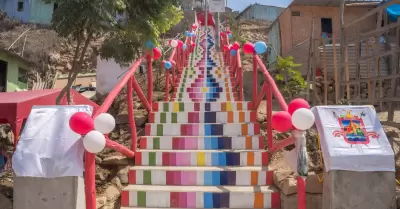 Inauguran mural en escaleras peatonales que retrata cultura ayacuchana.