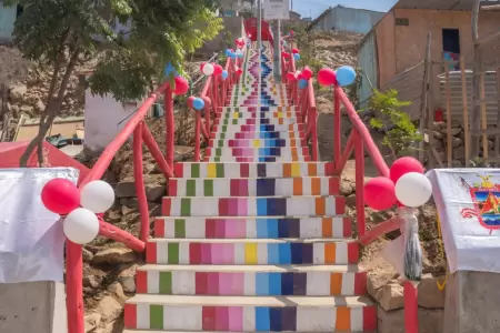 Inauguran mural en escaleras peatonales que retrata cultura ayacuchana.