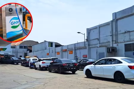 Taxistas denuncian demoras en suministro de GNV en grifo de Chorrillos.