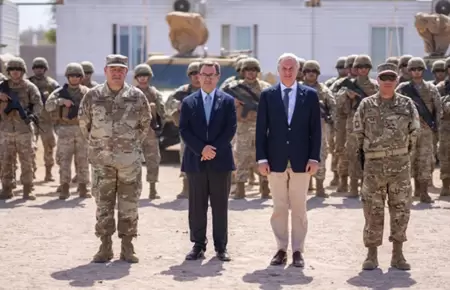 Jos� Antonio Kast lleg� a Arica para supervisar construcci�n de muro fronterizo.