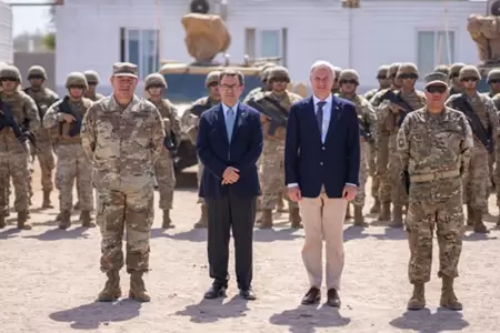 Jos� Antonio Kast lleg� a Arica para supervisar construcci�n de muro fronterizo.