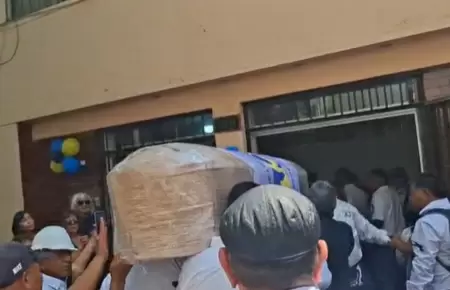 Restos de Napole�n Becerra llegaron a Lima