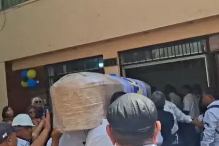 Restos de Napole�n Becerra llegaron a Lima