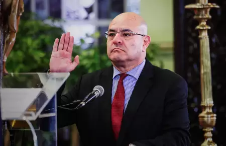 D�az Da�ino asume nuevo rol dentro de la cartera de Defensa en el gabinete de Ar