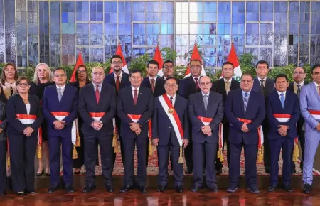 Nuevo Gabinete Ministerial presidido por Luis Arroyo.