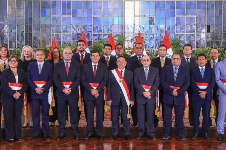 Nuevo Gabinete Ministerial presidido por Luis Arroyo.
