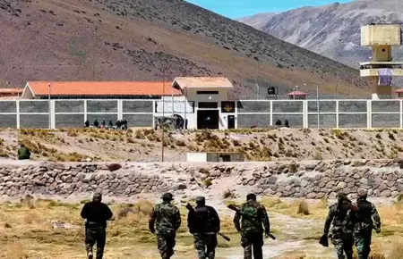 Traslado de reos a Challapalca.