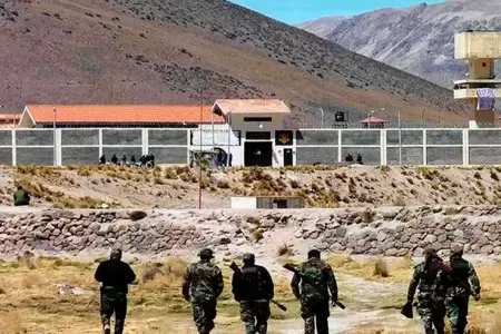 Traslado de reos a Challapalca.