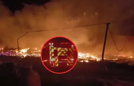 Incendio consume almac�n de reciclaje en Lurigancho-Chosica