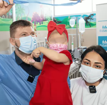 Ni�a de 2 a�os supera agresivo c�ncer gracias a trasplante de h�gado