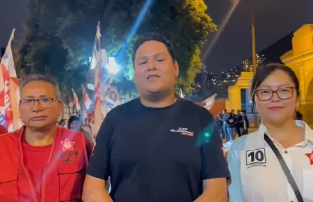 Enrique Valderrama junto a militantes del APRA en el R�mac.