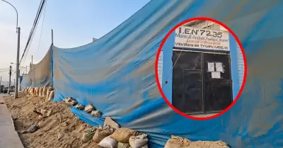 Muro perim�trico da�ado y con rajaduras en colegio de Villa Mar�a del Triunfo.