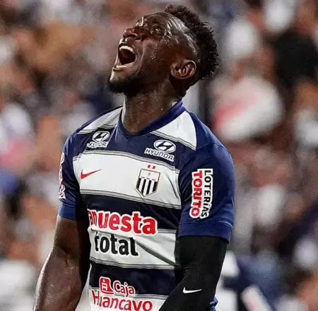 Eryc Castillo le dio el triunfo a Alianza Lima sobre Juan Pablo II College.