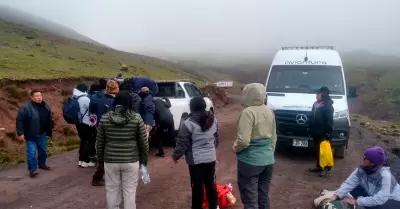 Veh�culo tur�stico cay� por una pendiente en la zona de Casapalca, en Chicla, du