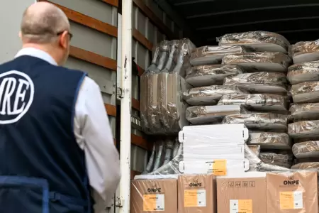 Cajas con c�dulas, actas y padrones fueron entregadas a Canciller�a bajo estrict