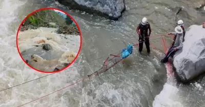 Drones de la PNP recuperan cuerpo hallado en el r�o Vir�, en La Libertad.