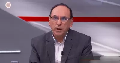 Exministro �ngelo Alfaro defiende su relaci�n con menor de edad