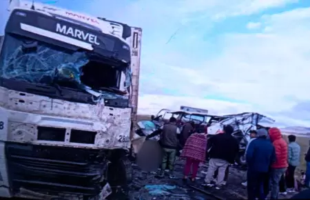 Accidente en la v�a Arequipa - Puno deja al menos 8 fallecidos
