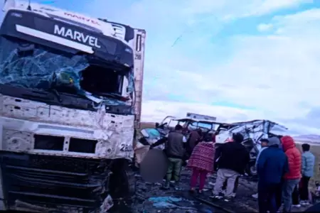 Accidente en la v�a Arequipa - Puno deja al menos 8 fallecidos