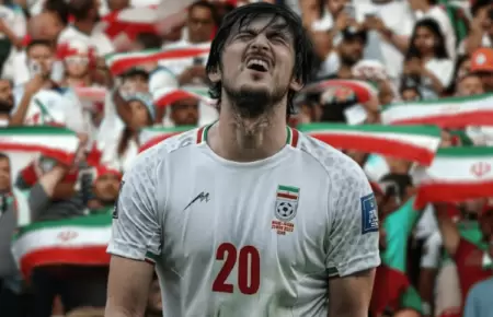 Selecci�n de Ir�n expuls� al delantero Sardar Azmoun y lo acus� de "deslealtad"