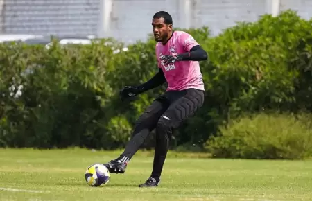 Esposa de arquero expone presunta infidelidad