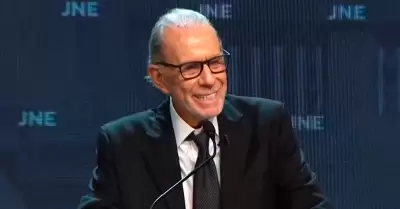 El candidato enfatiz� su experiencia pol�tica a trav�s de su propia edad.