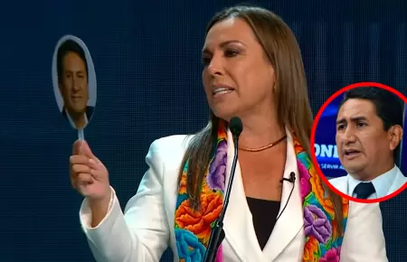 Molinelli mostr� documentos y una fotograf�a durante su intervenci�n para reforz