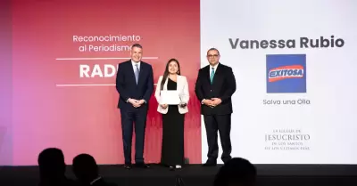 Reconocimiento a Periodista de Radio Exitosa