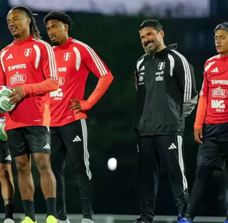 Selecci�n Peruana entren� por segunda vez en Par�s.