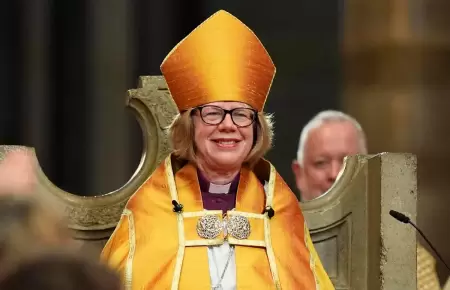 Exenfermera onc�loga fue investida este mi�rcoles como nueva cabeza de la iglesi