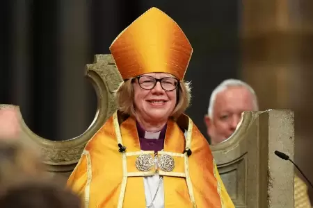 Exenfermera onc�loga fue investida este mi�rcoles como nueva cabeza de la iglesi