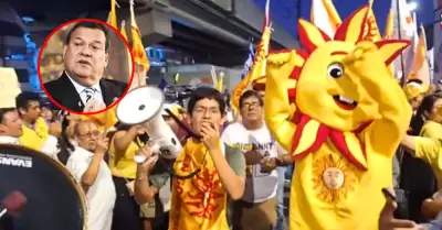 Presencia de port�til de Jorge Nieto se impone sobre las dem�s previo al debate.