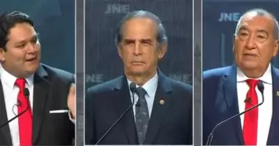 Enrique Valderrama arremete contra Mario Vizcarra