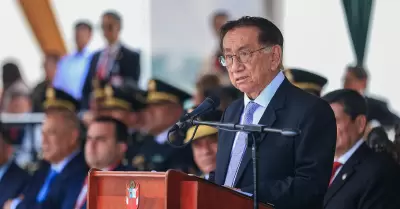 Presidente Balc�zar a estudiantes graduados de la PNP