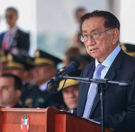 Presidente Balc�zar a estudiantes graduados de la PNP