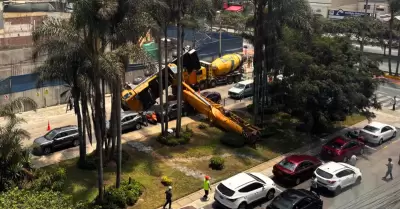 Cierran avenida del Pinar en Surco tras grave accidente con una gr�a de construc