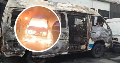 Extorsionadores prenden fuego a combi en el Callao.