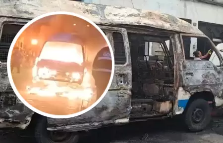 Extorsionadores prenden fuego a combi en el Callao.